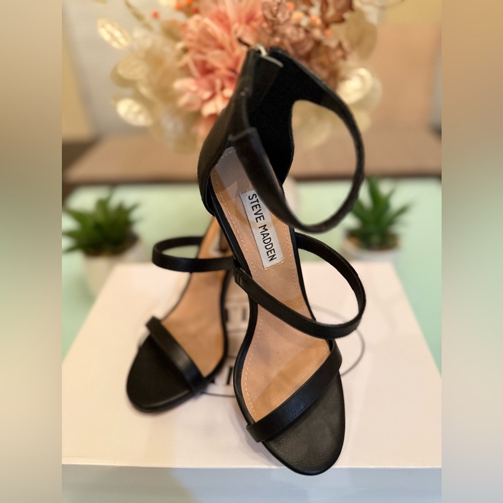 Steve Madden Elegant Black Strappy Heels - Picture 3 of 8